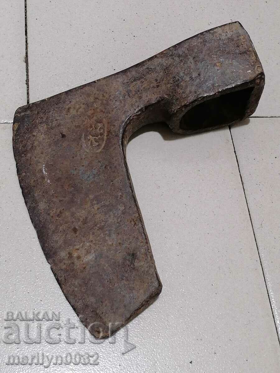 Παλιό εργαλείο τσεκούρι σφυρήλατο σίδερο