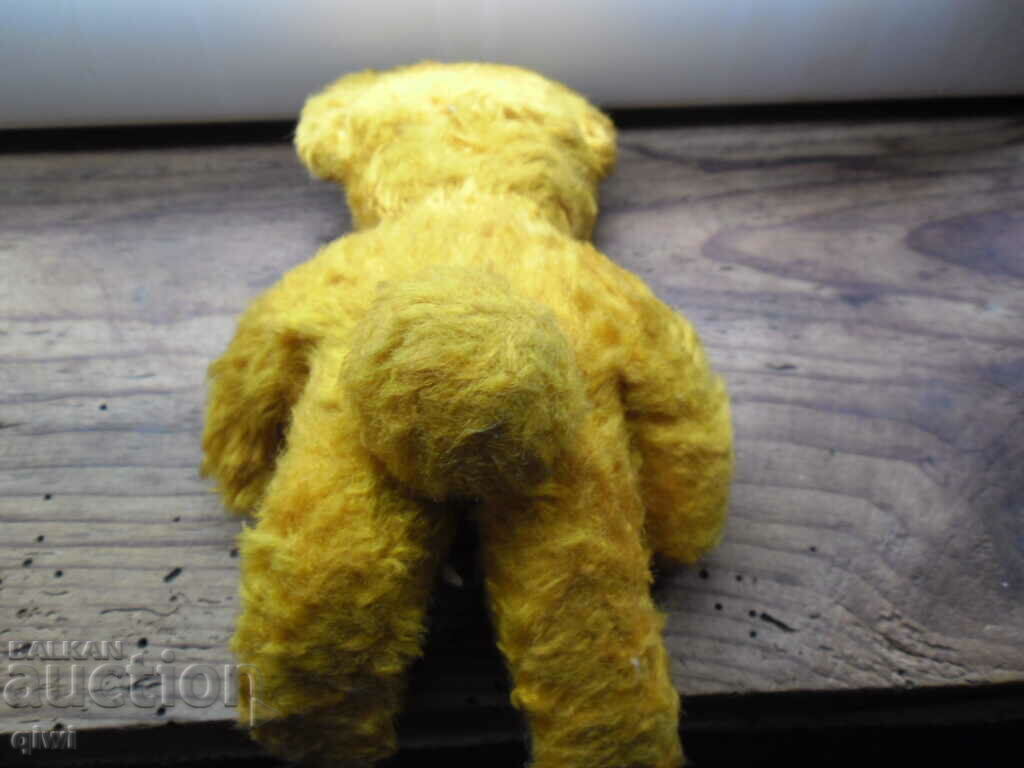 I am selling 2 old teddy bears. with price 40.00 BGN | € 20.45 I am selling 2 old teddy bears. with price 40.00 BGN | € 20.45