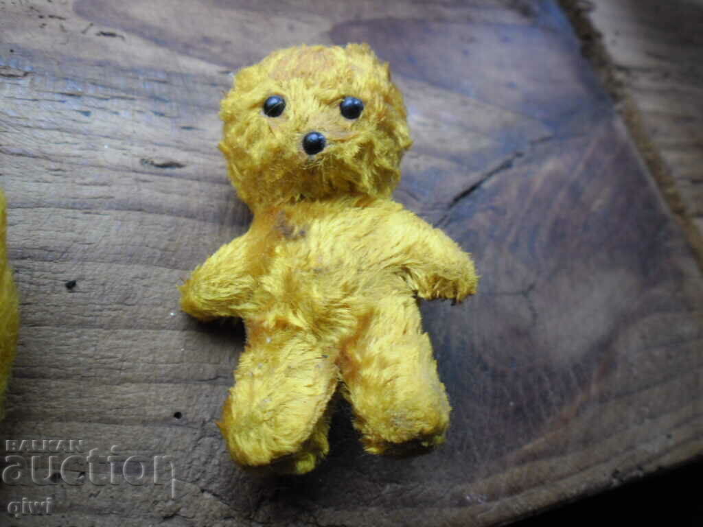 Delivery of I am selling 2 old teddy bears. Delivery of I am selling 2 old teddy bears.