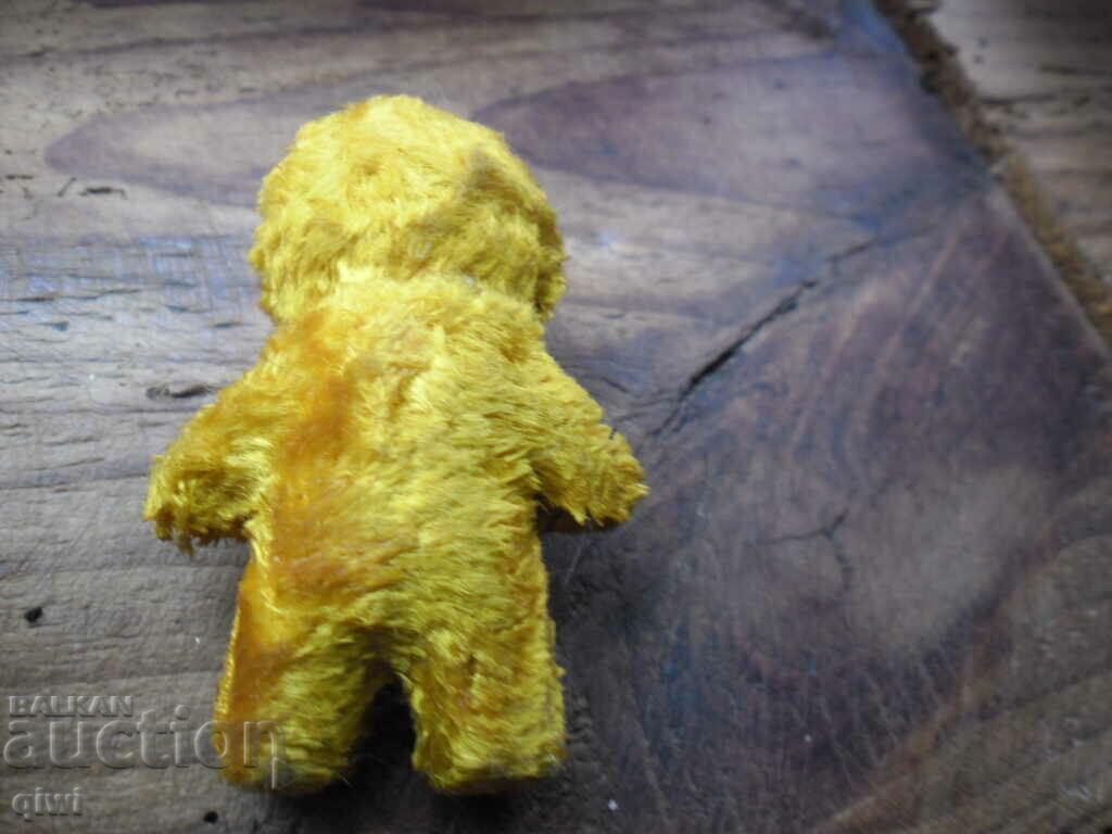 I am selling 2 old teddy bears. - 5 I am selling 2 old teddy bears. - 5