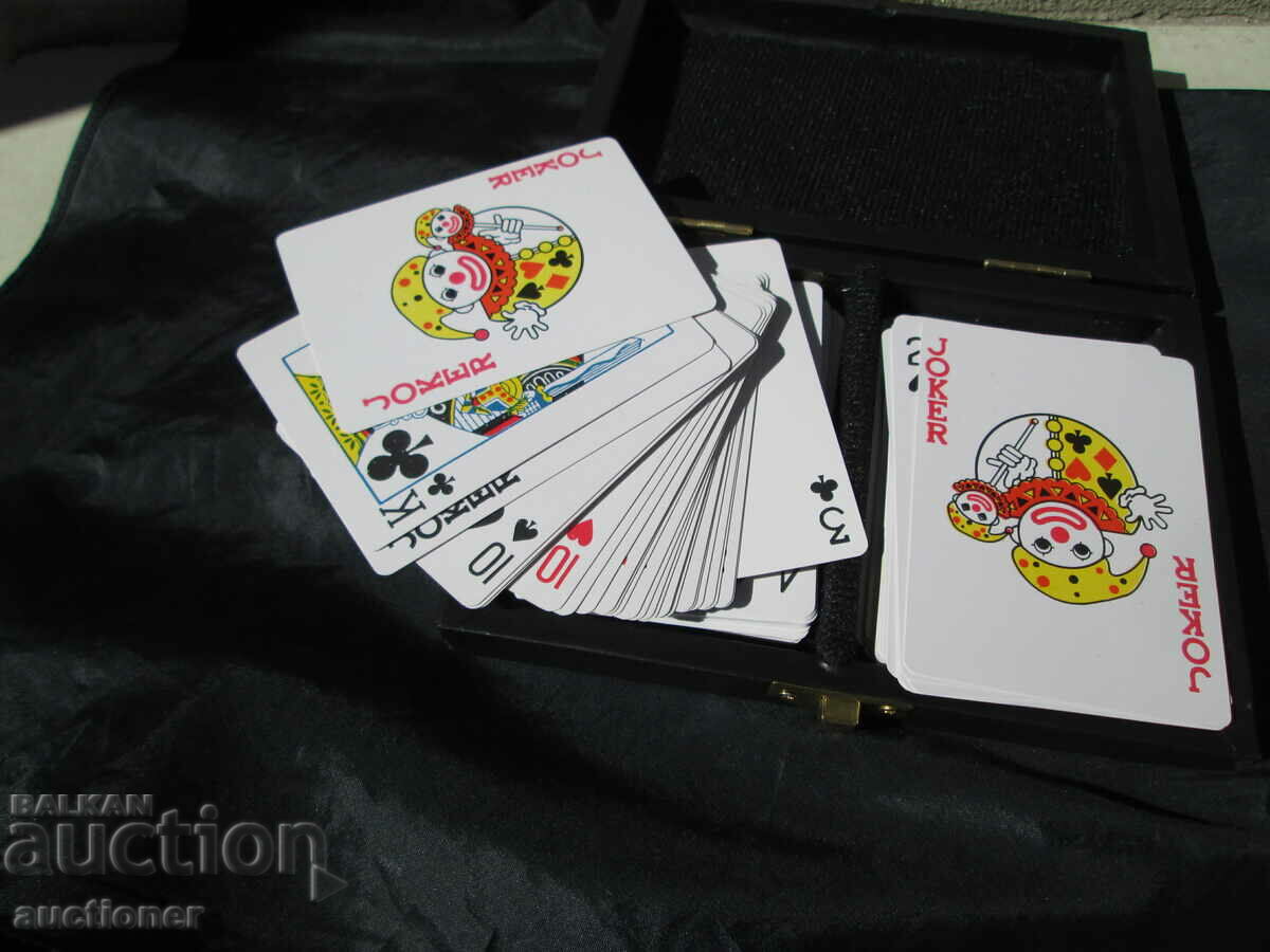 Livrarea CARTE DE JOC PLAYBOY ÎN CUTIE DE PIELE SET DUBLU