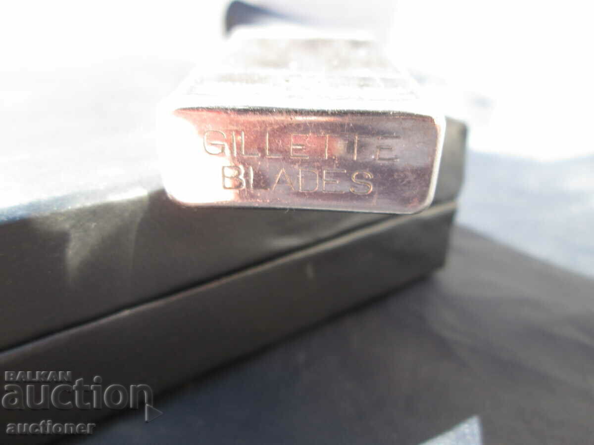 Auction ANTIQUE SILVER PLATED GILLETTE RAZOR CASE Auction ANTIQUE SILVER PLATED GILLETTE RAZOR CASE