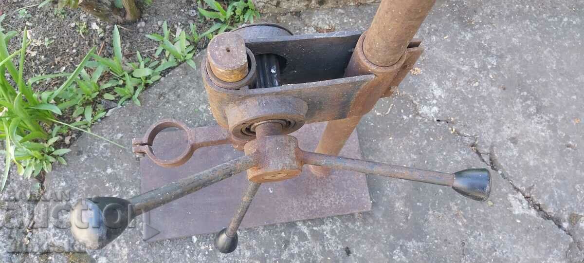 Auction Stand for drills Auction Stand for drills