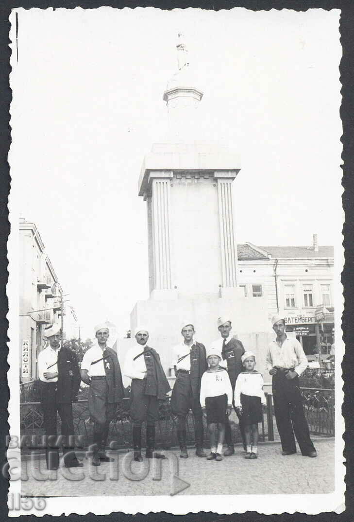 Снимка - Юнашки събор 1934 - група от В. Търново - в Плевен