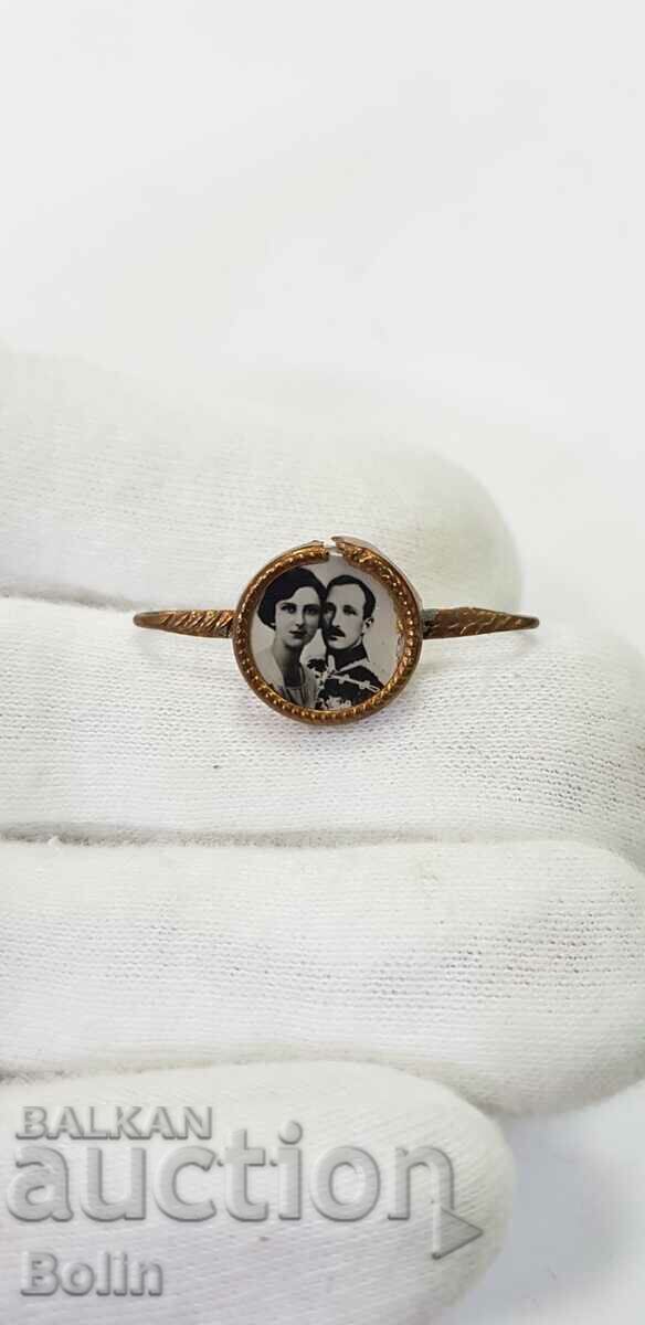 Delivery of A beautiful gilded brooch with Tsar Boris III and Queen Joanna Delivery of A beautiful gilded brooch with Tsar Boris III and Queen Joanna