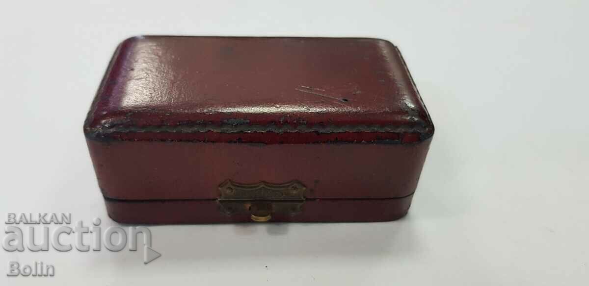 A beautiful gilded brooch with Tsar Boris III and Queen Joanna - 5 A beautiful gilded brooch with Tsar Boris III and Queen Joanna - 5