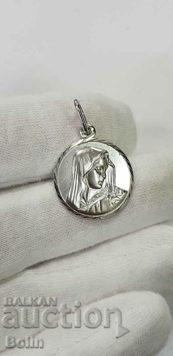 Delivery of Delicate silver medallion with the Virgin Mary 925 BC. Delivery of Delicate silver medallion with the Virgin Mary 925 BC.