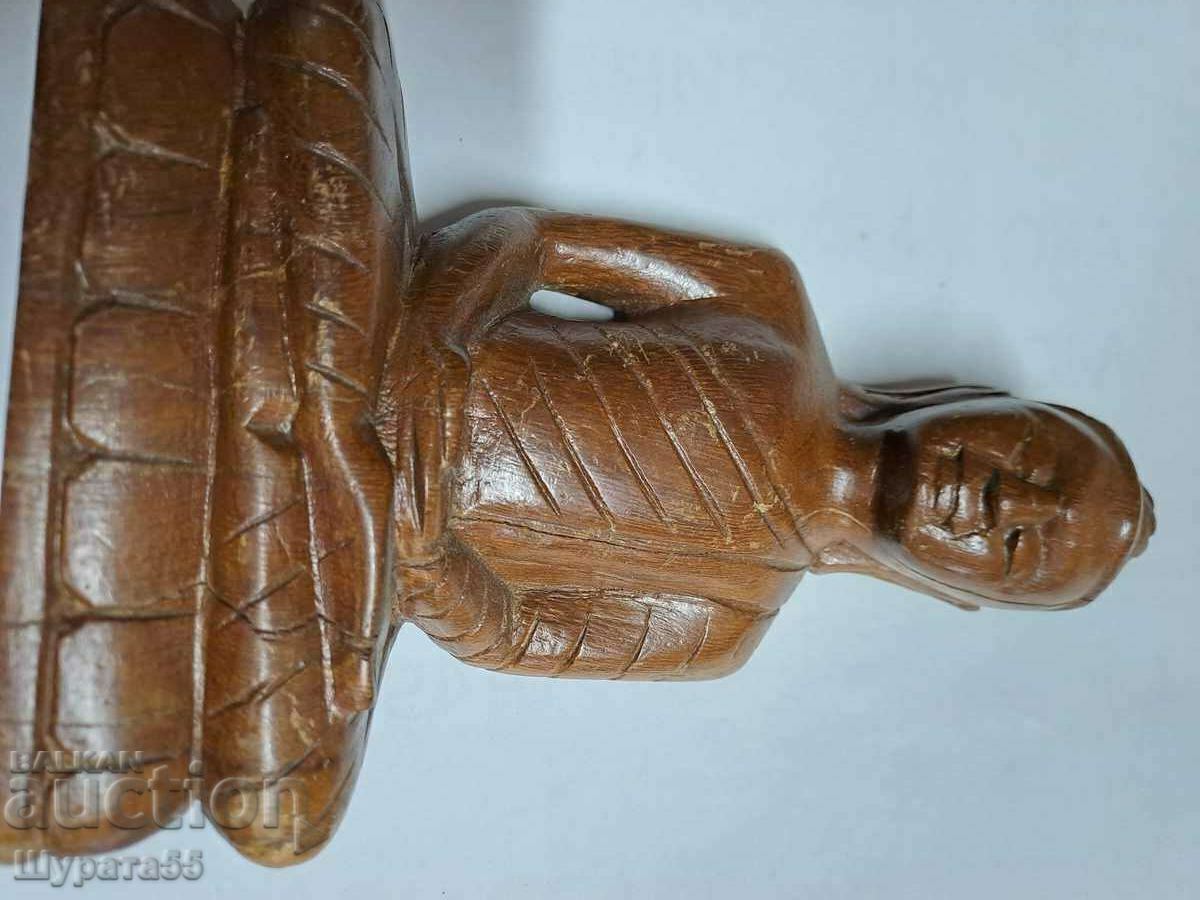 Auction A figurine Auction A figurine