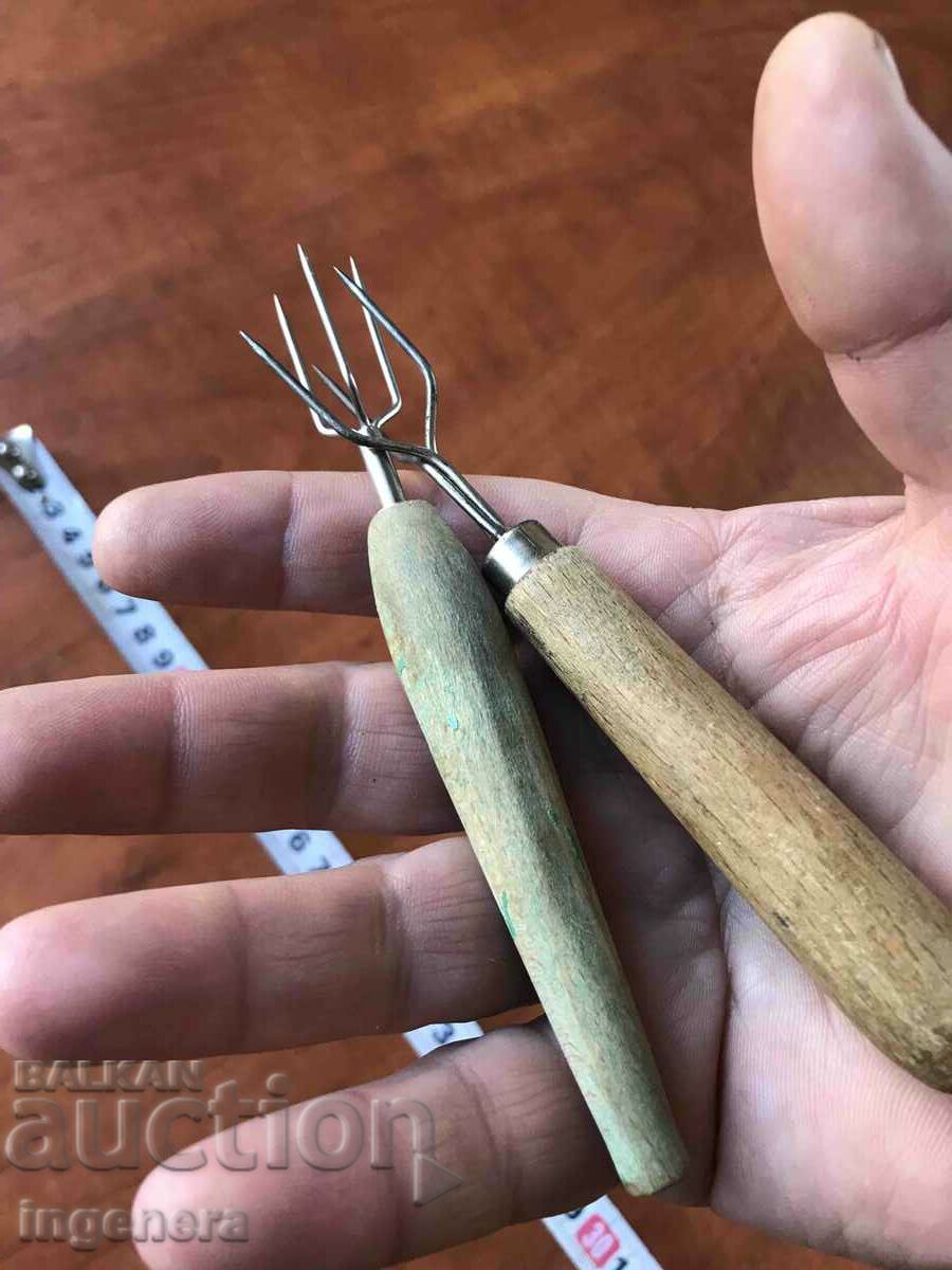 Auction TRINITE TOOL FOR PICKING OUT HOT POTATOES Auction TRINITE TOOL FOR PICKING OUT HOT POTATOES