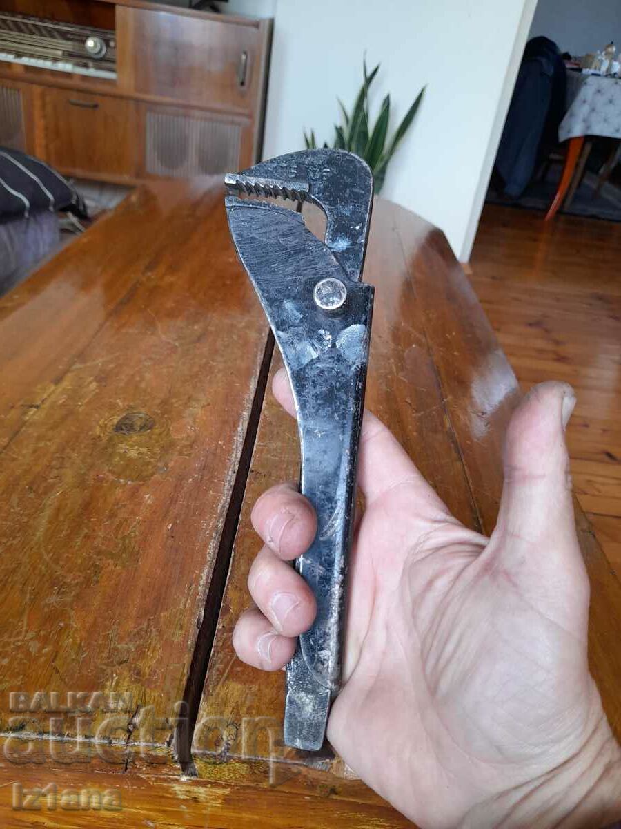 Old plumbing switch with price 27.00 BGN | € 13.80 Old plumbing switch with price 27.00 BGN | € 13.80