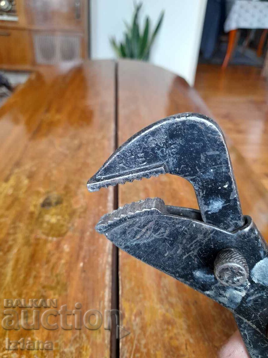 Delivery of Old plumbing switch Delivery of Old plumbing switch