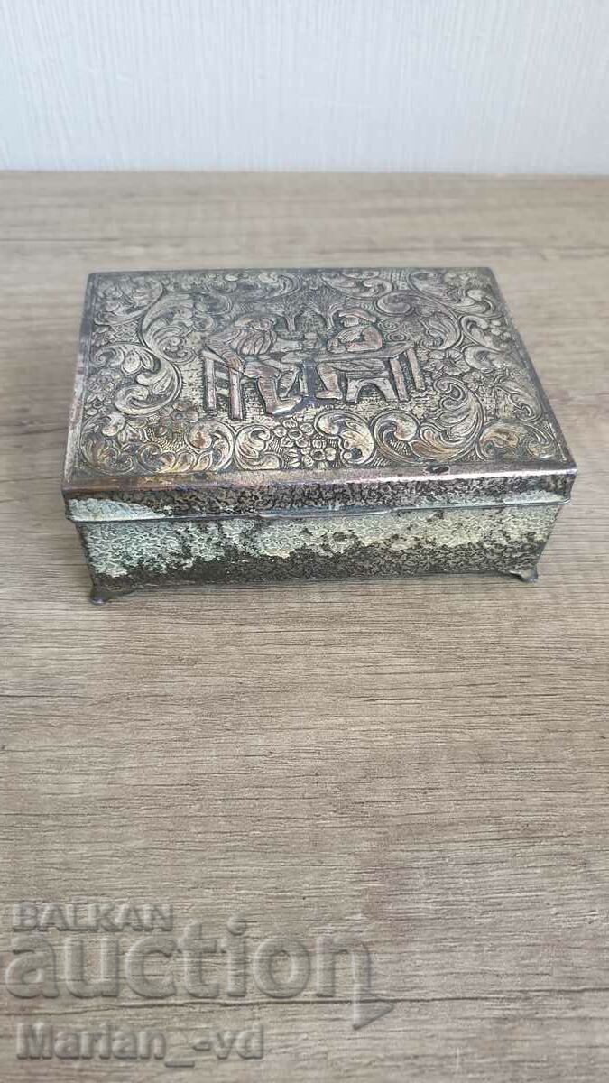 Old metal jewelry box with price 20.00 BGN | € 10.23 Old metal jewelry box with price 20.00 BGN | € 10.23