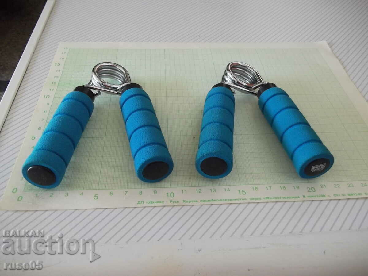 Set de 2 expansoare pentru strângerea cu mâinile - 1 cu preț 15.00 BGN | € 7.67