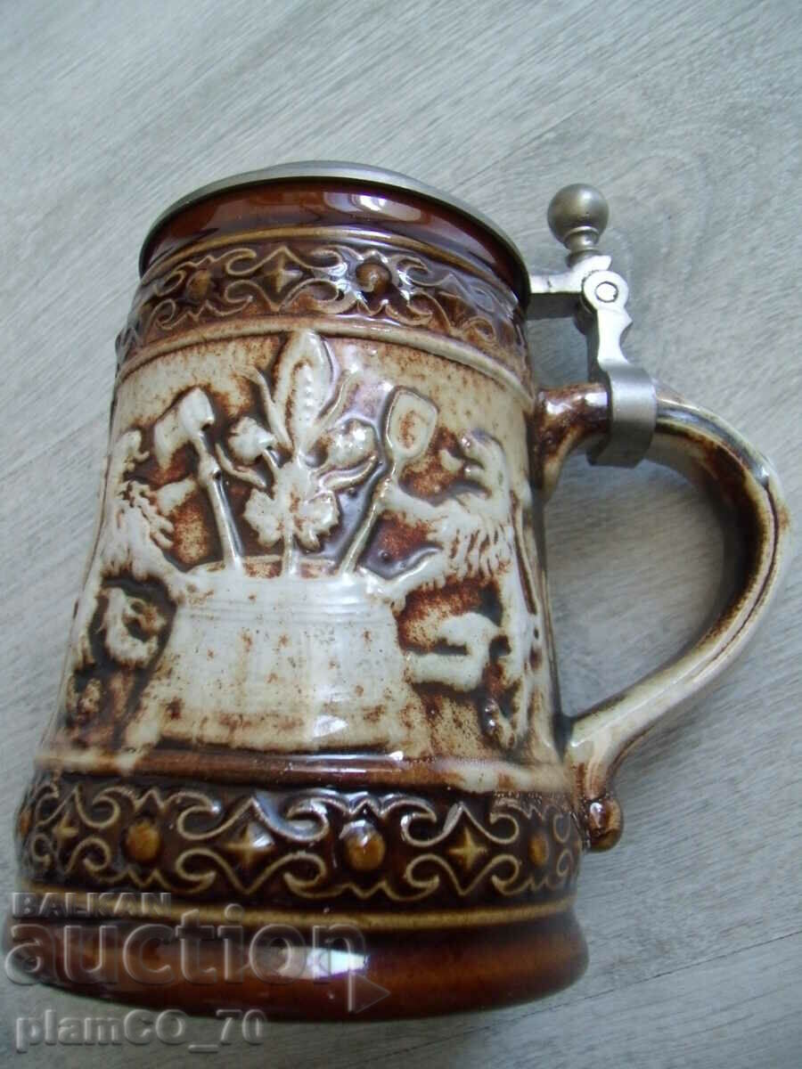 Delivery of No.*7464 old porcelain mug. GERZIT - with metal cover
