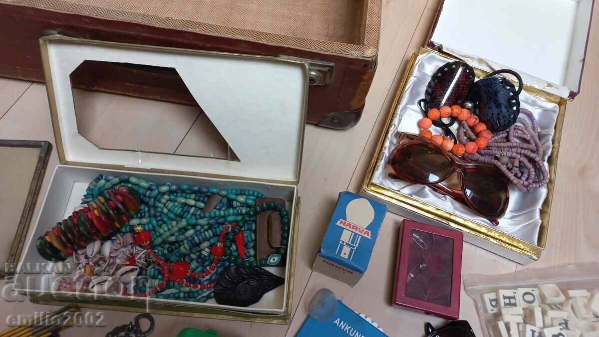 Retro personal belongings a whole suitcase with price 14.00 BGN | € 7.16 Retro personal belongings a whole suitcase with price 14.00 BGN | € 7.16