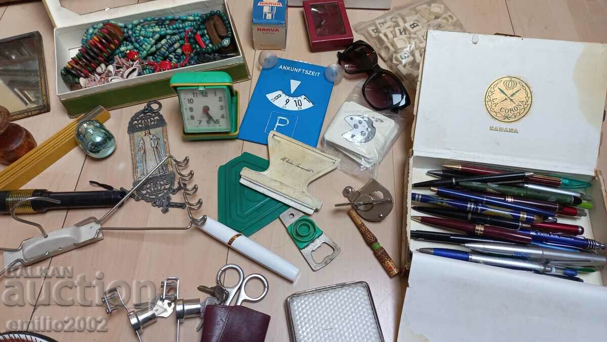 Auction Retro personal belongings a whole suitcase Auction Retro personal belongings a whole suitcase