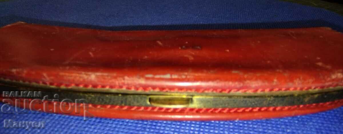 Auction Old leather case for "Pelikan" set. Auction Old leather case for "Pelikan" set.