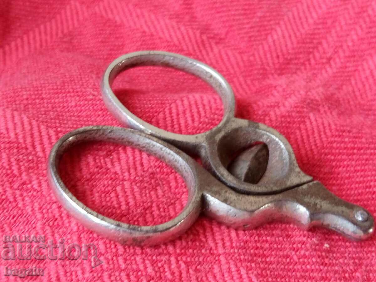 Unique scissors.