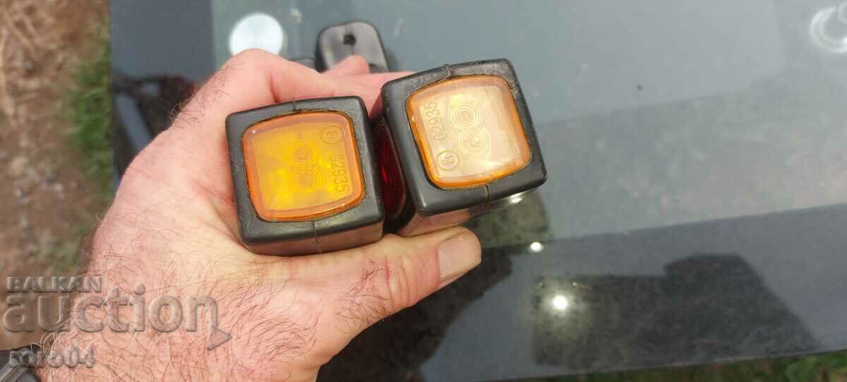 Auction INDICATORS - RUBBER - PAIR Auction INDICATORS - RUBBER - PAIR