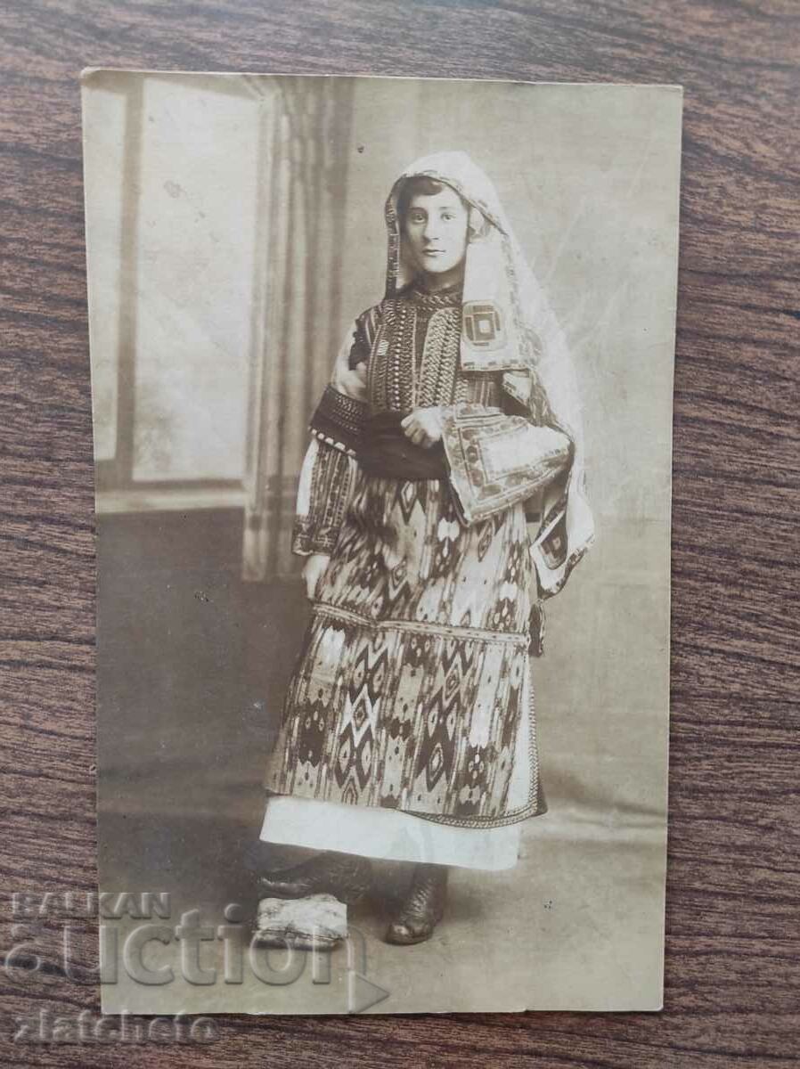 Стара снимка Царство България - Жена с народна носия