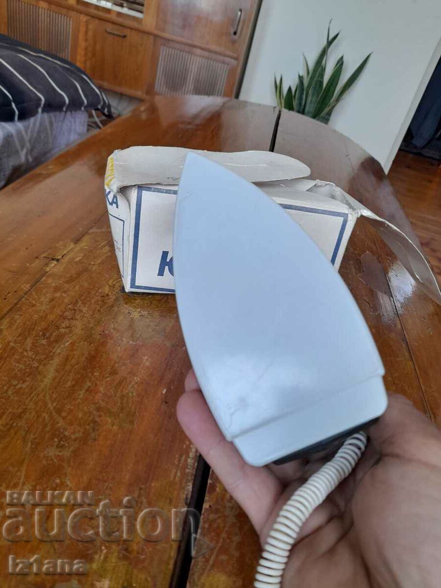 Delivery of An old children's iron Delivery of An old children's iron