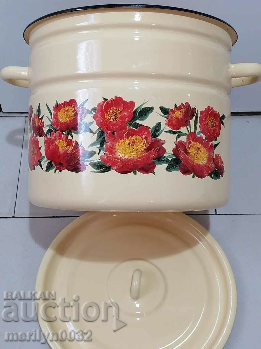 Delivery of Enamel pot, USSR, dish with enamel dishes, 70s Delivery of Enamel pot, USSR, dish with enamel dishes, 70s