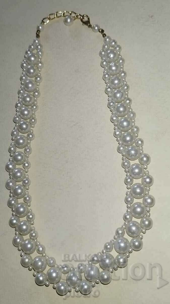 Ρετρό κοσμήματα - κολιέ με λευκό μαργαριτάρι.