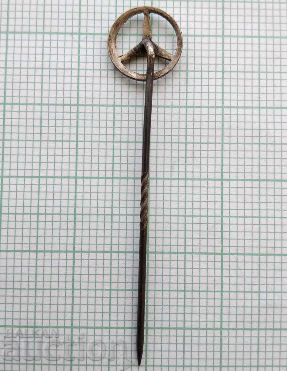 Auction 15439 Badge - Mercedes Benz car logo Auction 15439 Badge - Mercedes Benz car logo