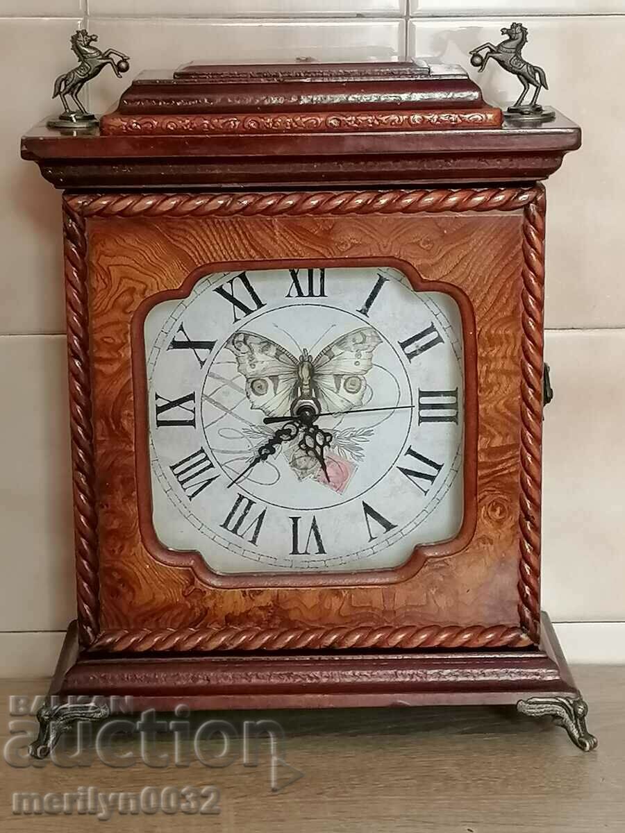 Το παλιό επιτραπέζιο ρολόι art deco ΛΕΙΤΟΥΡΓΕΙ