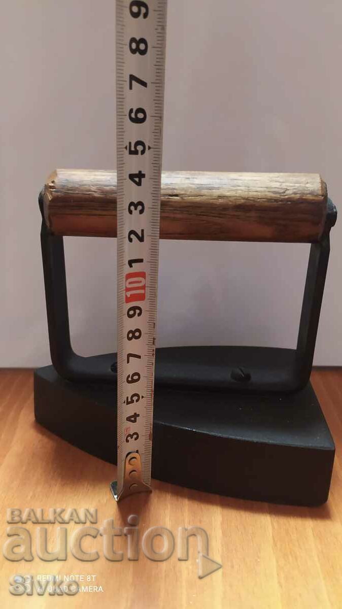 Iron cast iron very well preserved with price 25.99 BGN | € 13.29 Iron cast iron very well preserved with price 25.99 BGN | € 13.29