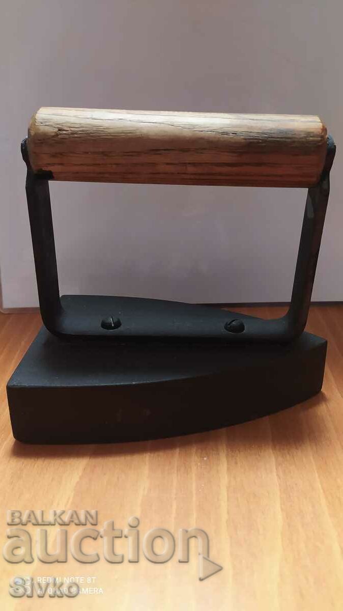 Delivery of Iron cast iron very well preserved Delivery of Iron cast iron very well preserved