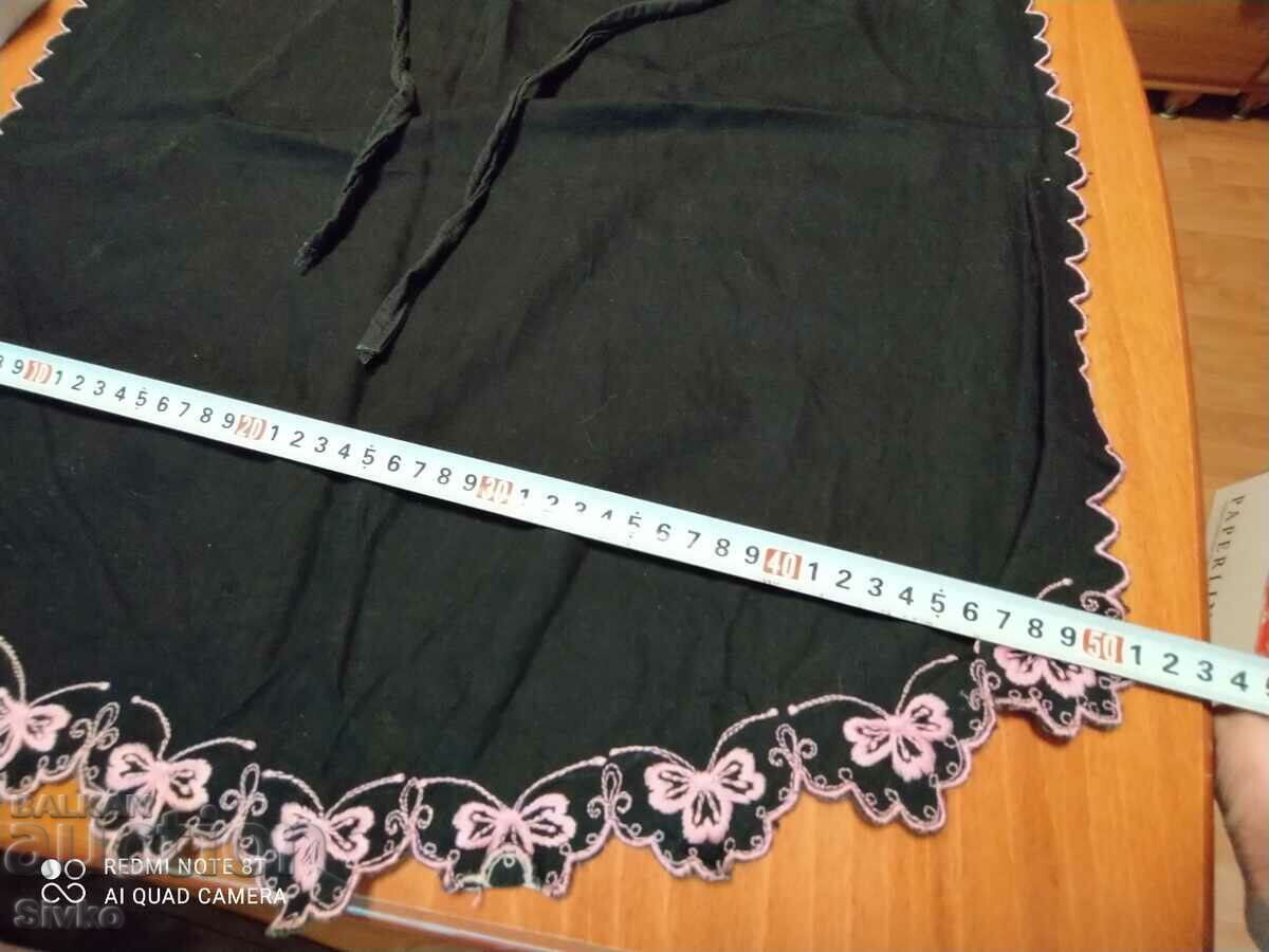 Παράδοση Ποδιά, λαϊκή φορεσιά, μαύρη με κέντημα Παράδοση Ποδιά, λαϊκή φορεσιά, μαύρη με κέντημα