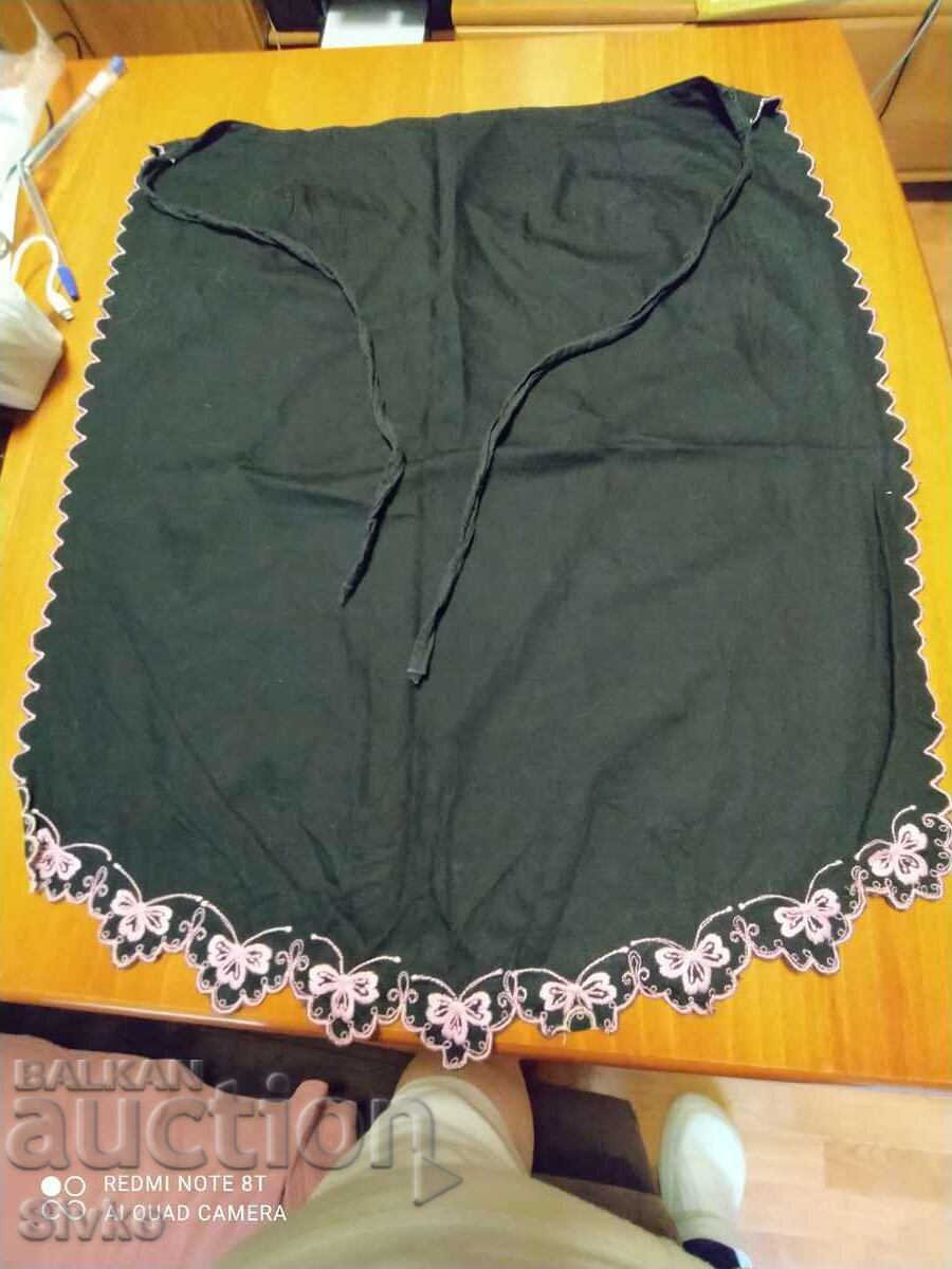 Ποδιά, λαϊκή φορεσιά, μαύρη με κέντημα Ποδιά, λαϊκή φορεσιά, μαύρη με κέντημα