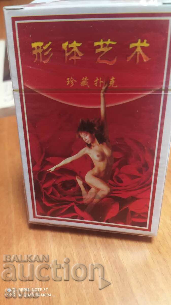 Cărți de joc, nedeschise, erotic 18+ cu preț 24.99 BGN | € 12.78