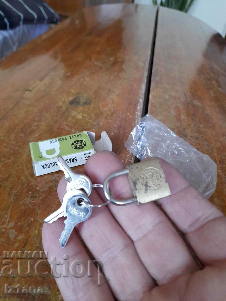 Auction Old padlock Volley Auction Old padlock Volley