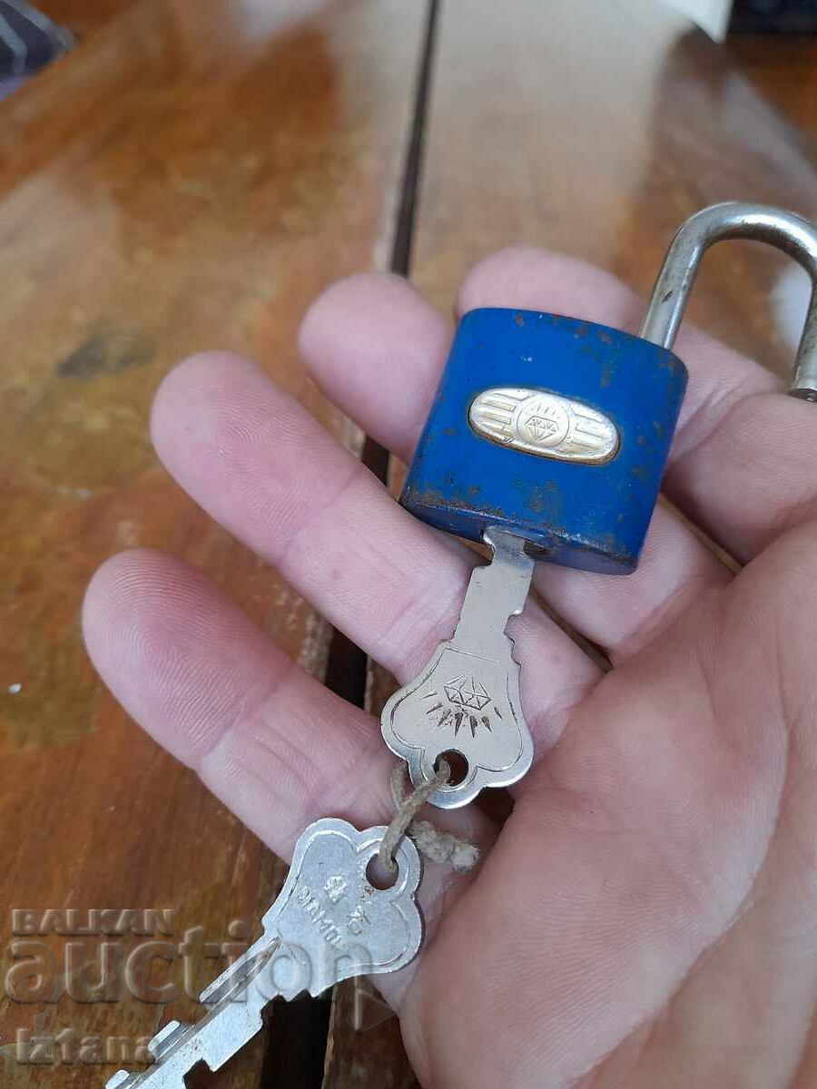 Old padlock with price 16.00 BGN | € 8.18 Old padlock with price 16.00 BGN | € 8.18