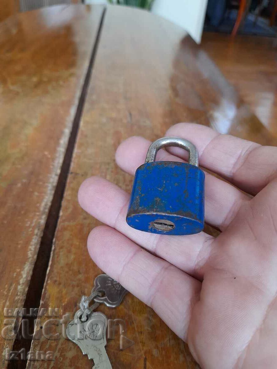 Delivery of Old padlock Delivery of Old padlock