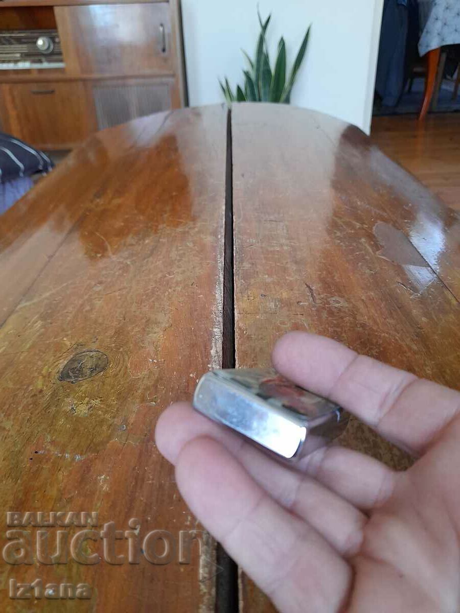 Δημοπρασία Ένας παλιός αναπτήρας Δημοπρασία Ένας παλιός αναπτήρας