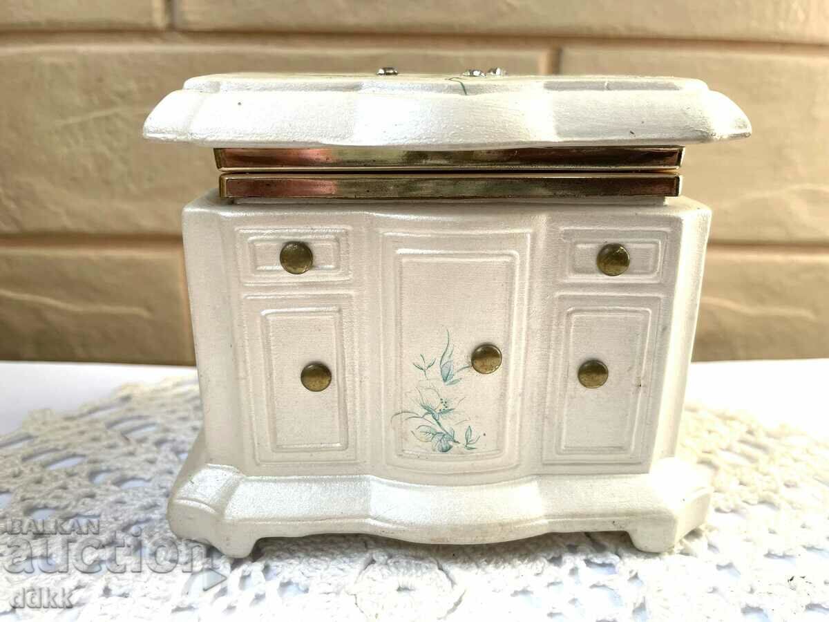 Beautiful jewelry box from Italy, with markings
