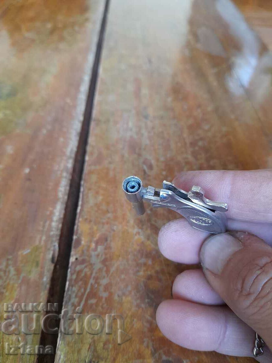 Delivery of Old key chain Pistol Delivery of Old key chain Pistol