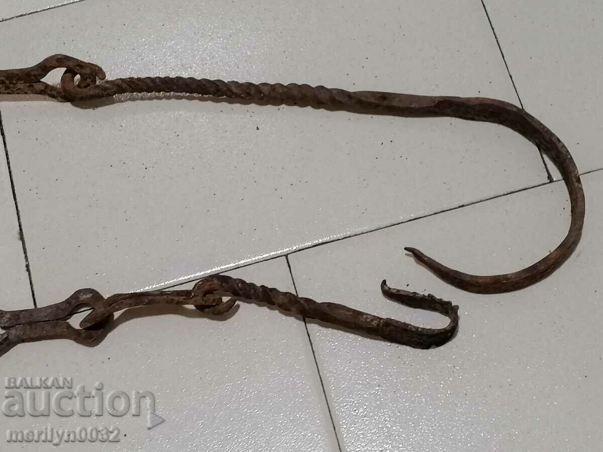 Delivery of Old wrought iron chain with hook, hearth chain hook chain Delivery of Old wrought iron chain with hook, hearth chain hook chain