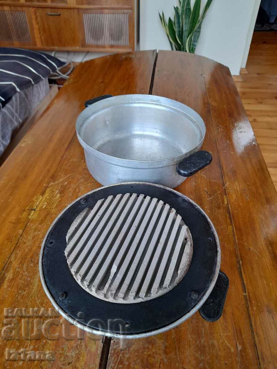 Old Elprom electric pot with price 65.00 BGN | € 33.23 Old Elprom electric pot with price 65.00 BGN | € 33.23