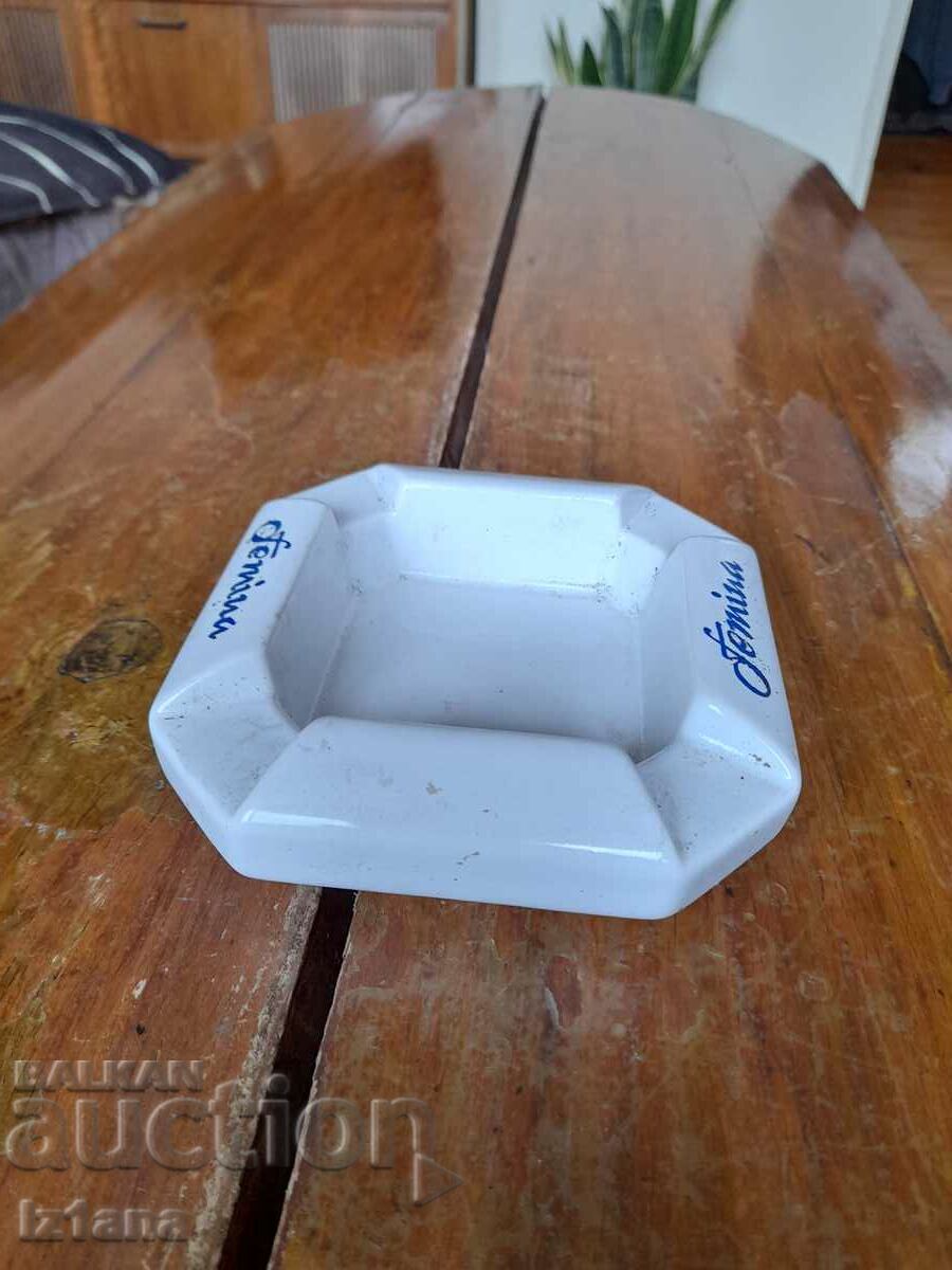 Παλιό τασάκι Femina, Femina με τιμή 42.00 BGN | € 21.47