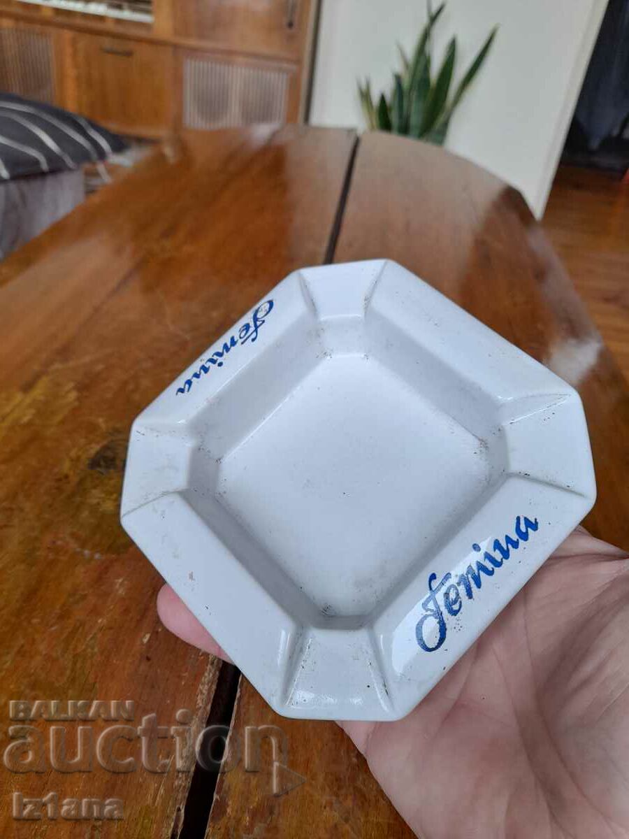 Δημοπρασία Παλιό τασάκι Femina, Femina