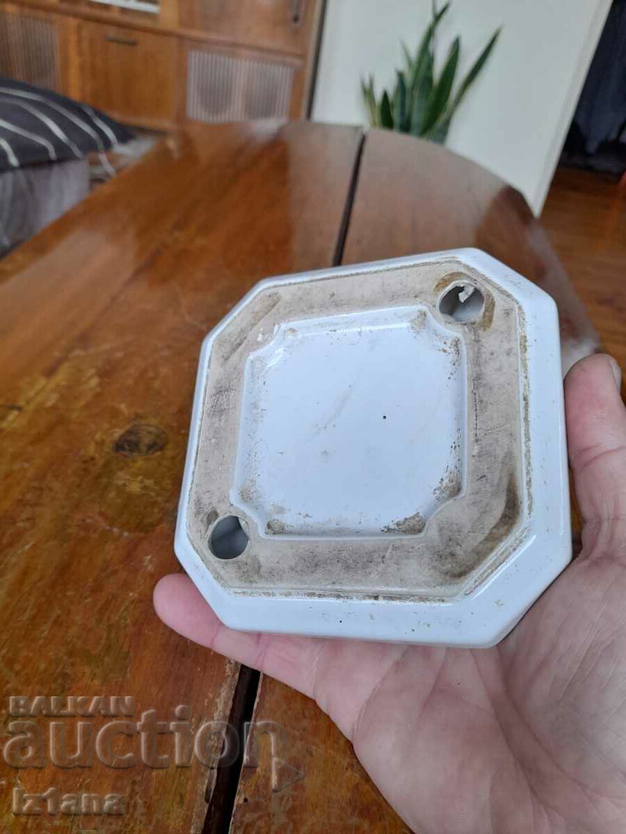 Παράδοση Παλιό τασάκι Femina, Femina