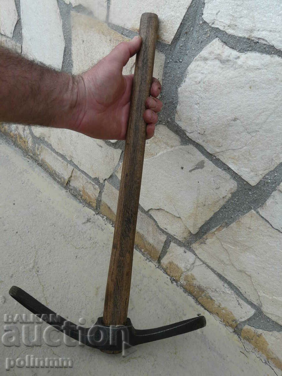 Delivery of Old manor pickaxe - 475 Delivery of Old manor pickaxe - 475