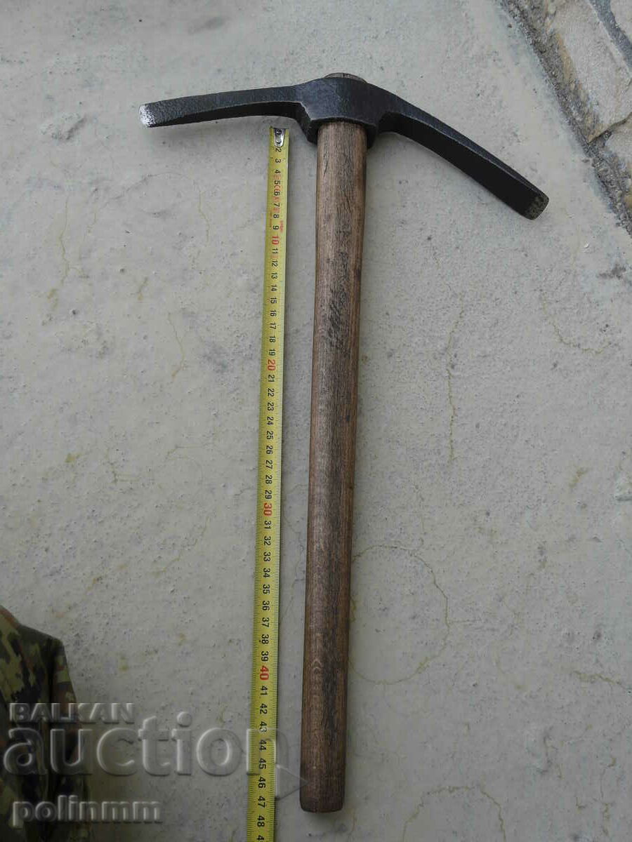 Old manor pickaxe - 475