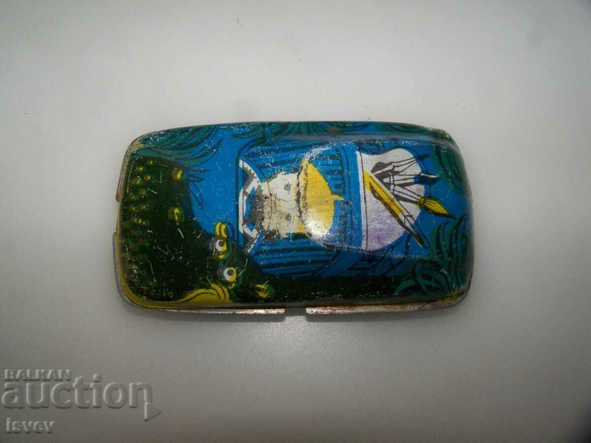 Παράδοση Ένα παλιό κοινωνικό τρόλεϊ από τσίγκινο κατασκευασμένο στην ΕΣΣΔ