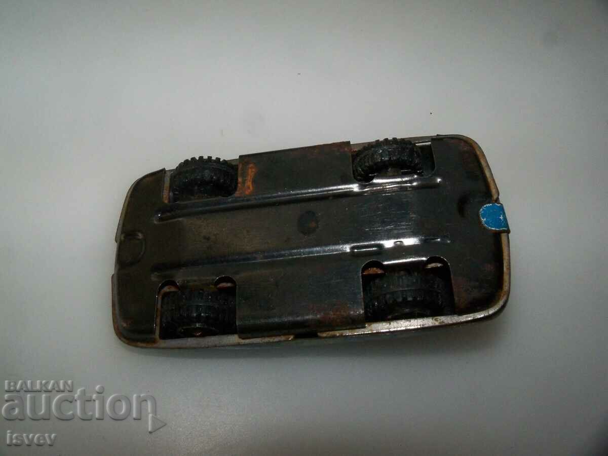 Ένα παλιό κοινωνικό τρόλεϊ από τσίγκινο κατασκευασμένο στην ΕΣΣΔ - 5