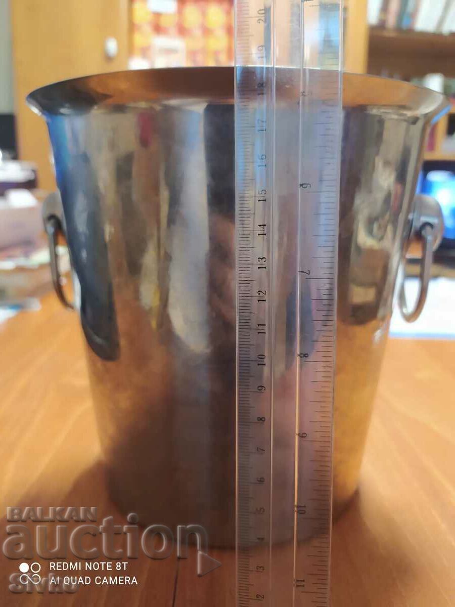 Icebox - a container for keeping drinks cold with price 4.99 BGN | € 2.55 Icebox - a container for keeping drinks cold with price 4.99 BGN | € 2.55